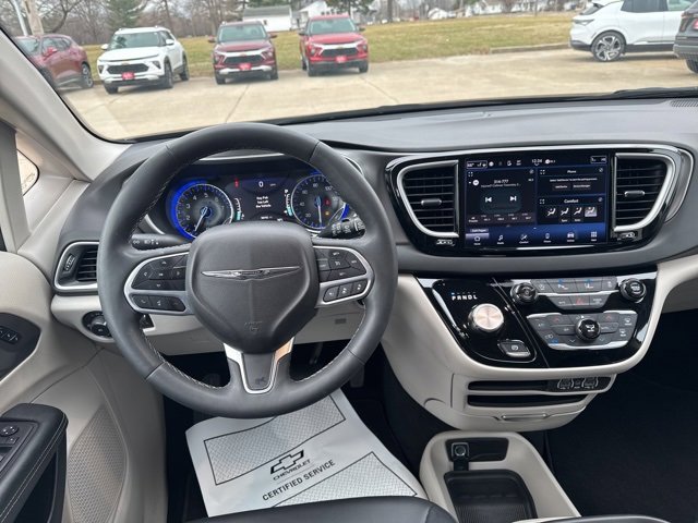 Used 2024 Chrysler Pacifica Touring-L image 20