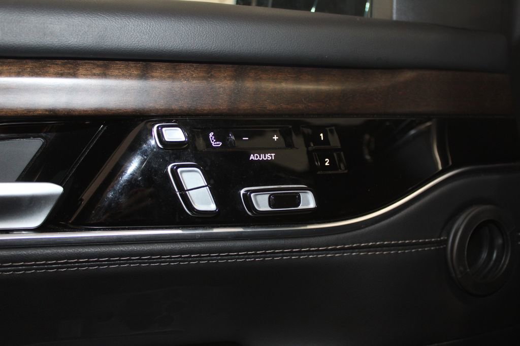 Used 2023 Jeep Grand Wagoneer L Series II image 43