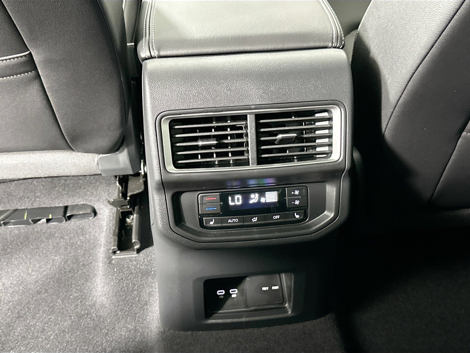 Certified 2026 Volkswagen Atlas SEL Premium R-Line AWD/4WD image 28