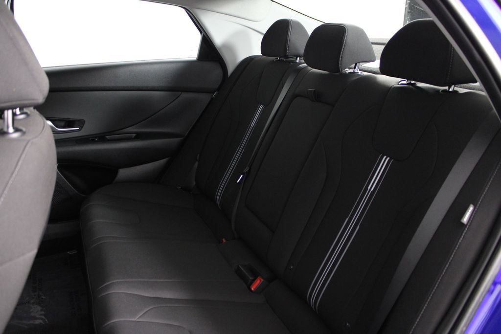 Certified 2025 Hyundai Elantra SEL image 18