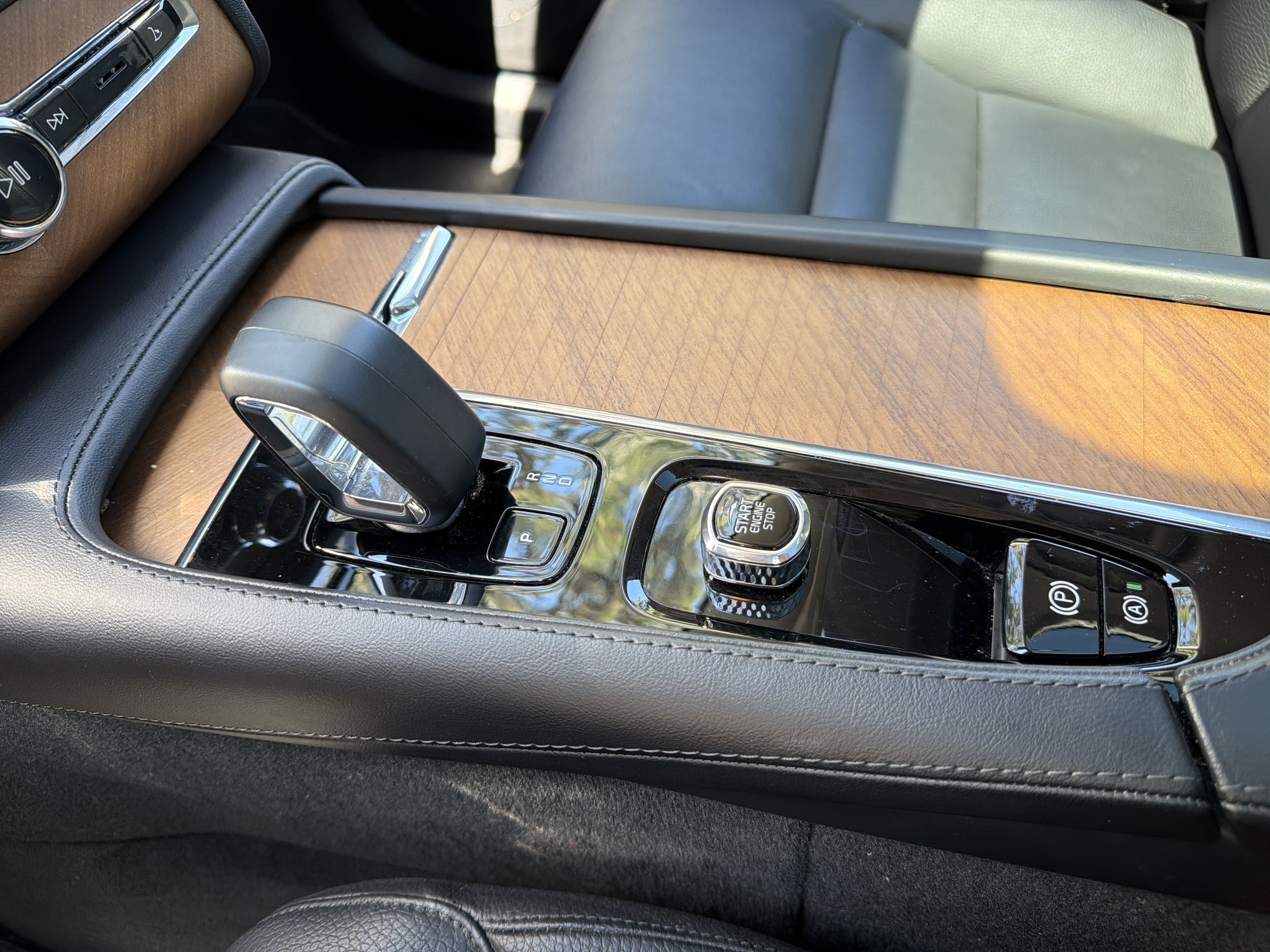Used 2023 Volvo XC90 B6 Plus AWD/4WD image 25