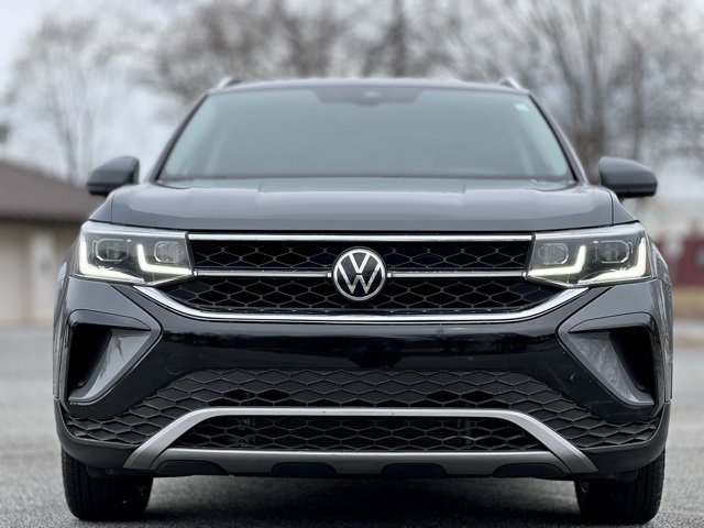 Used 2022 Volkswagen Taos SEL w/ Panoramic Sunroof Package image 2