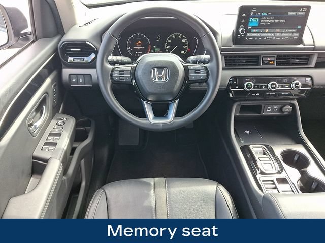 Used 2025 Honda Pilot EX-L image 3