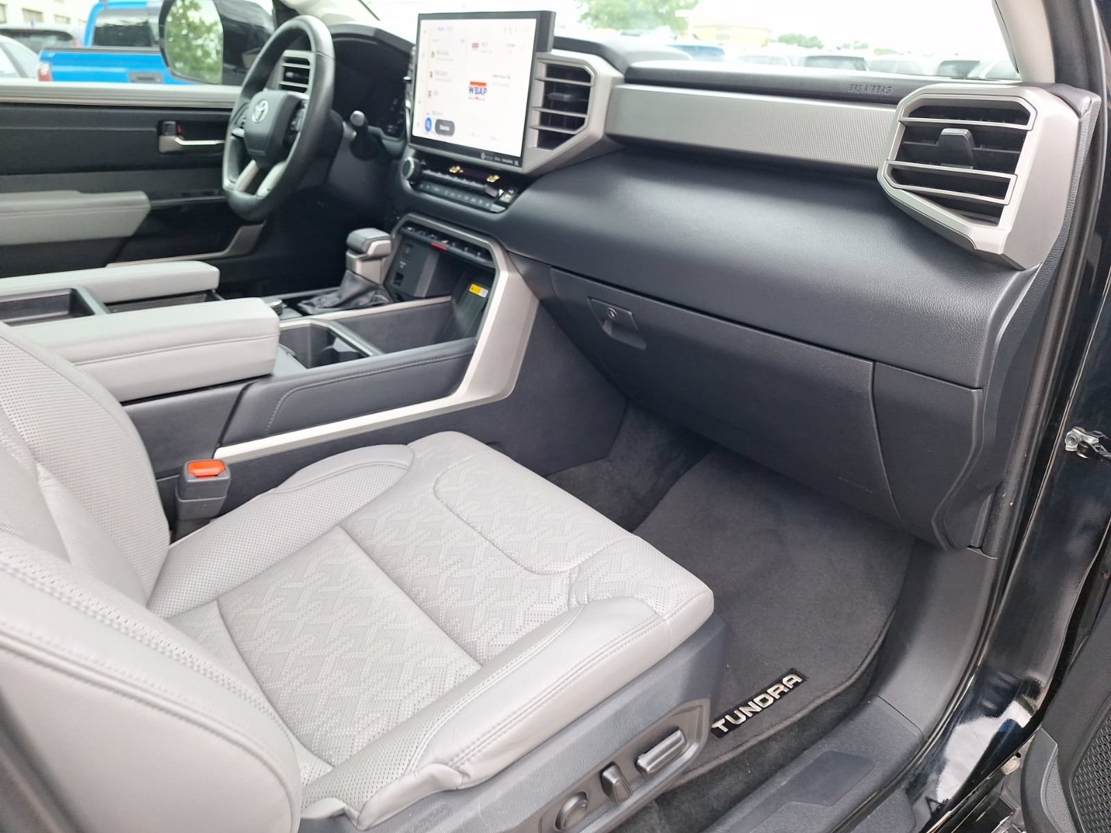 Used 2024 Toyota Tundra Limited AWD/4WD image 31