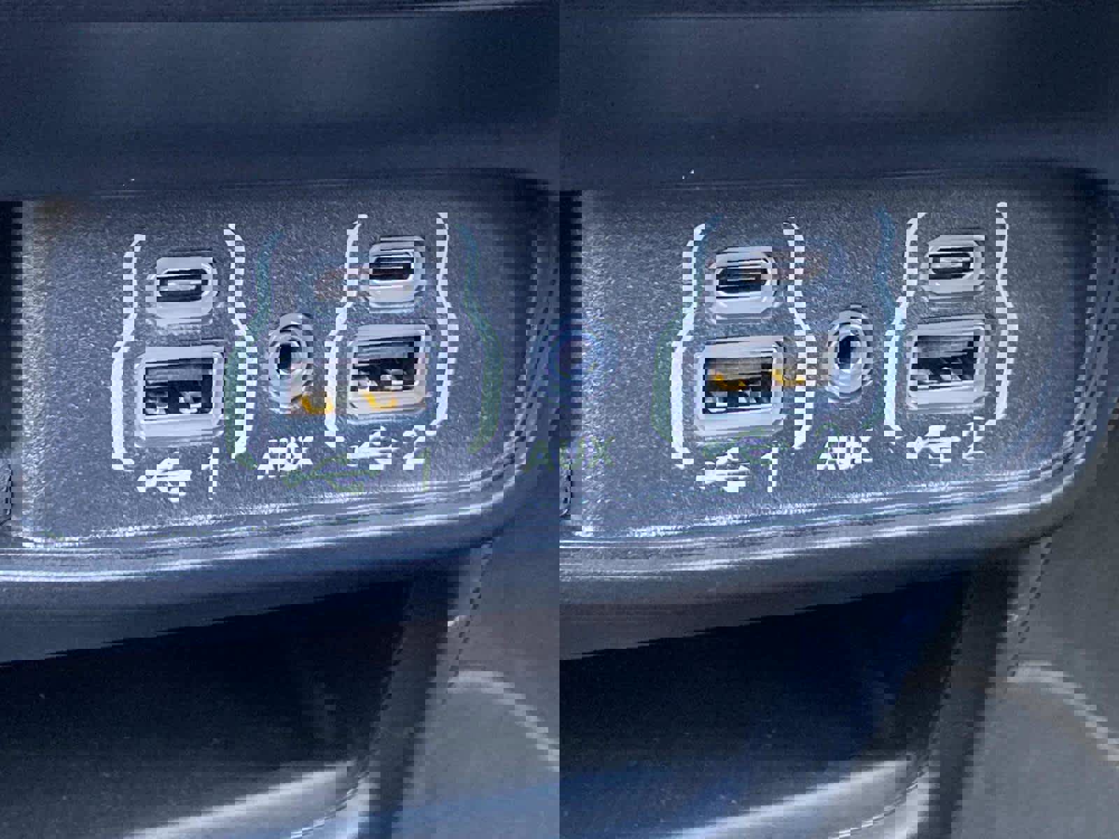 Used 2025 Chrysler Pacifica Select image 29