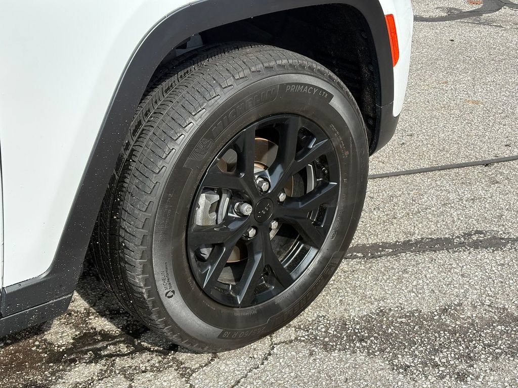 Used 2024 Jeep Grand Cherokee Altitude AWD/4WD image 9