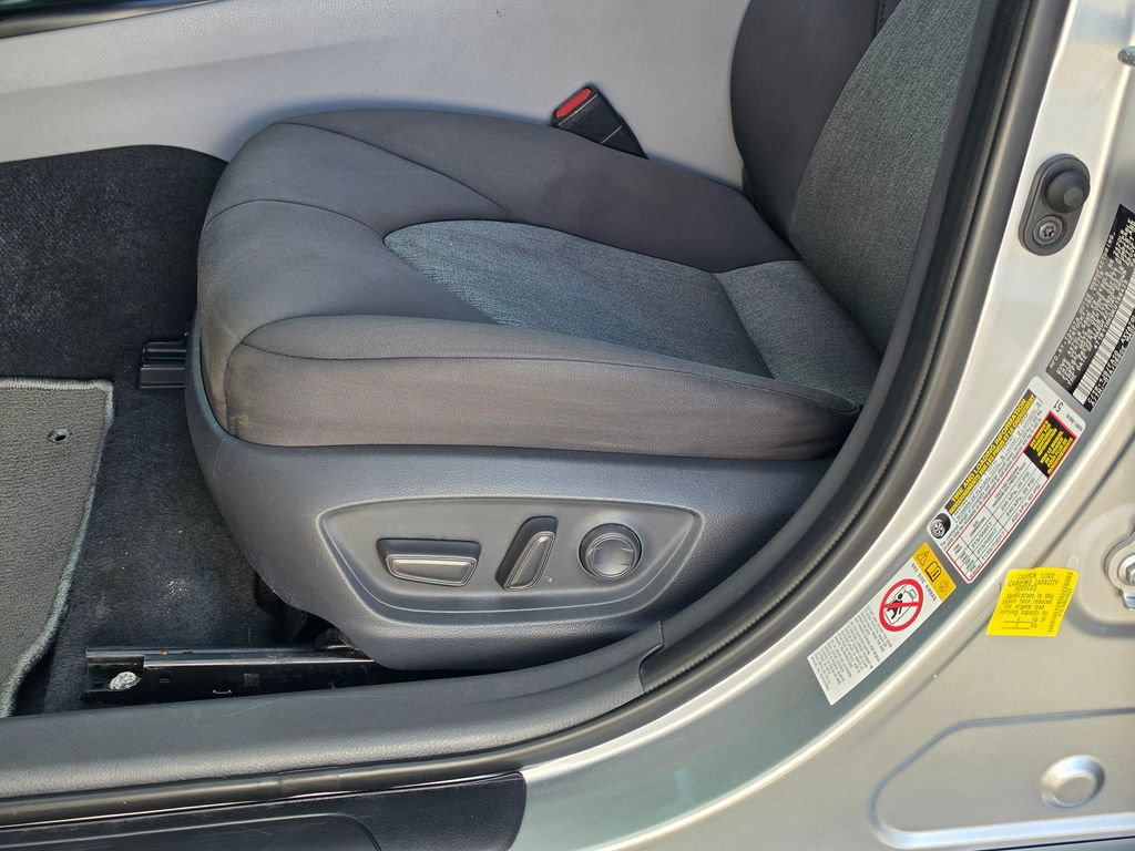 Used 2019 Toyota Camry LE FWD image 18