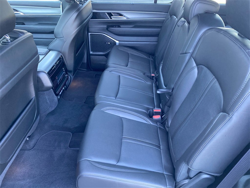 New 2025 Jeep Wagoneer 4WD w/ Convenience Group I image 11