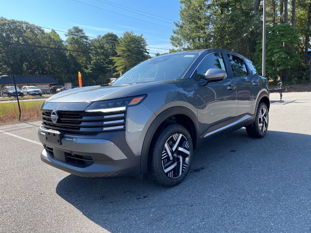 New 2025 Nissan Kicks SV image 2