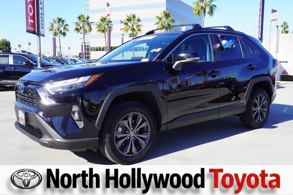 Certified 2022 Toyota RAV4 XLE Premium image 4