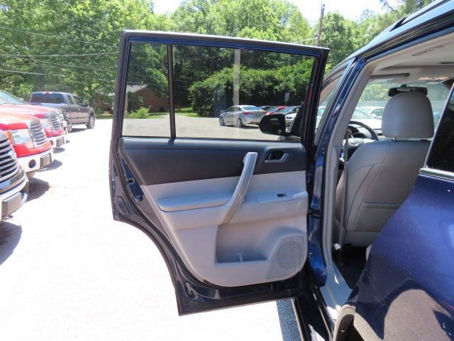 Used 2012 Toyota Highlander SE w/ Tow Pkg AWD/4WD image 13