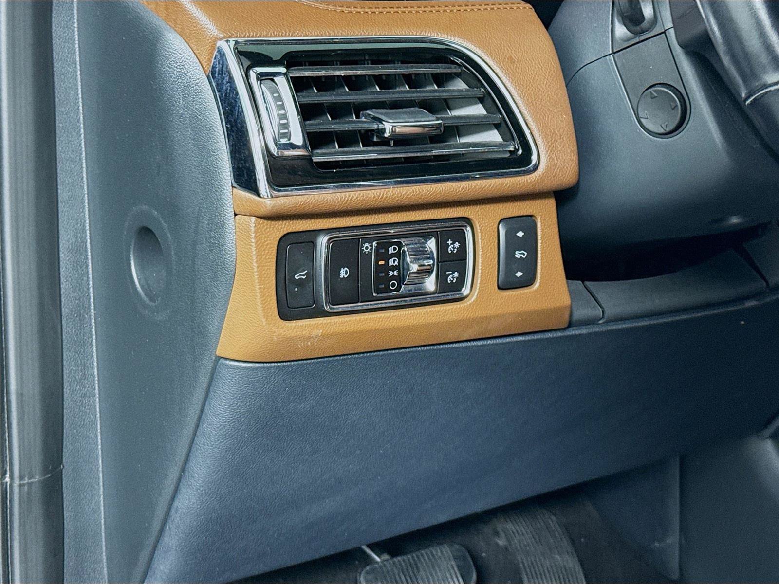 Used 2023 Lincoln Navigator Reserve AWD/4WD image 8