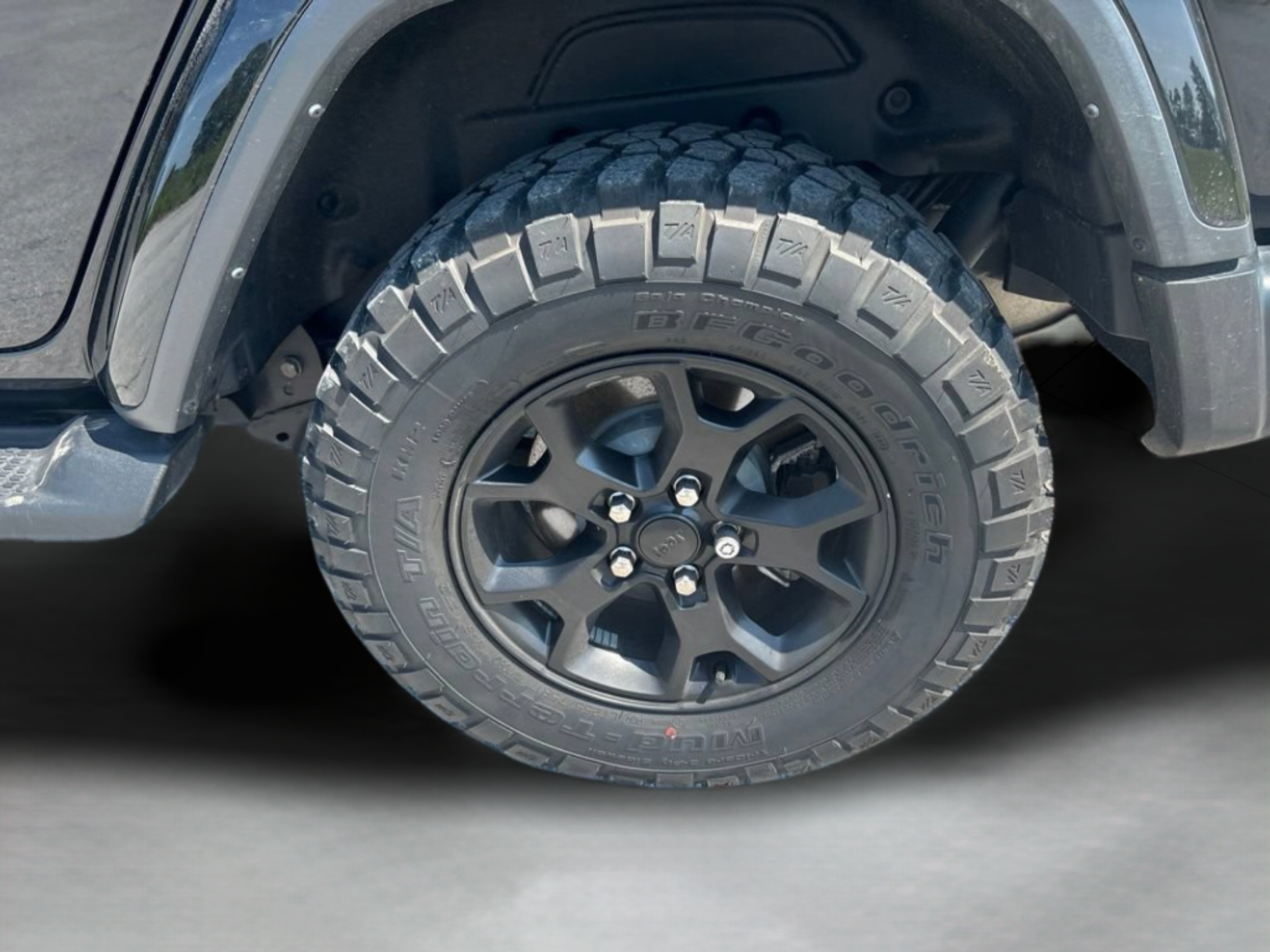 Used 2023 Jeep Wrangler Unlimited Sahara AWD/4WD image 35