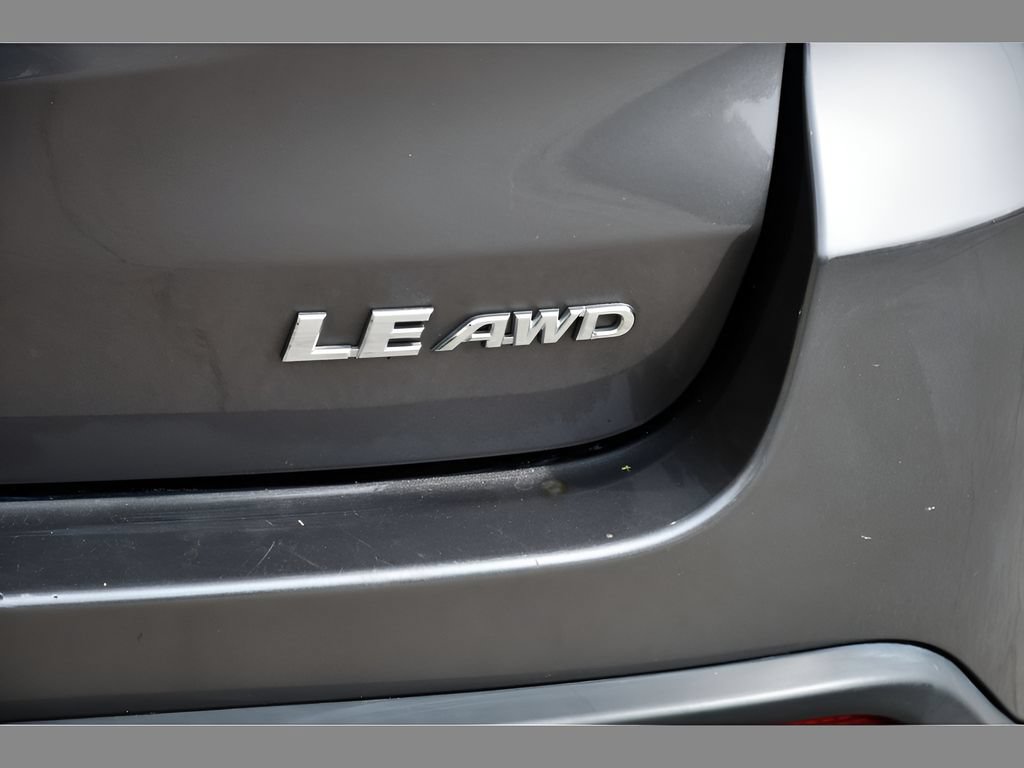Used 2014 Toyota Highlander LE AWD/4WD image 24