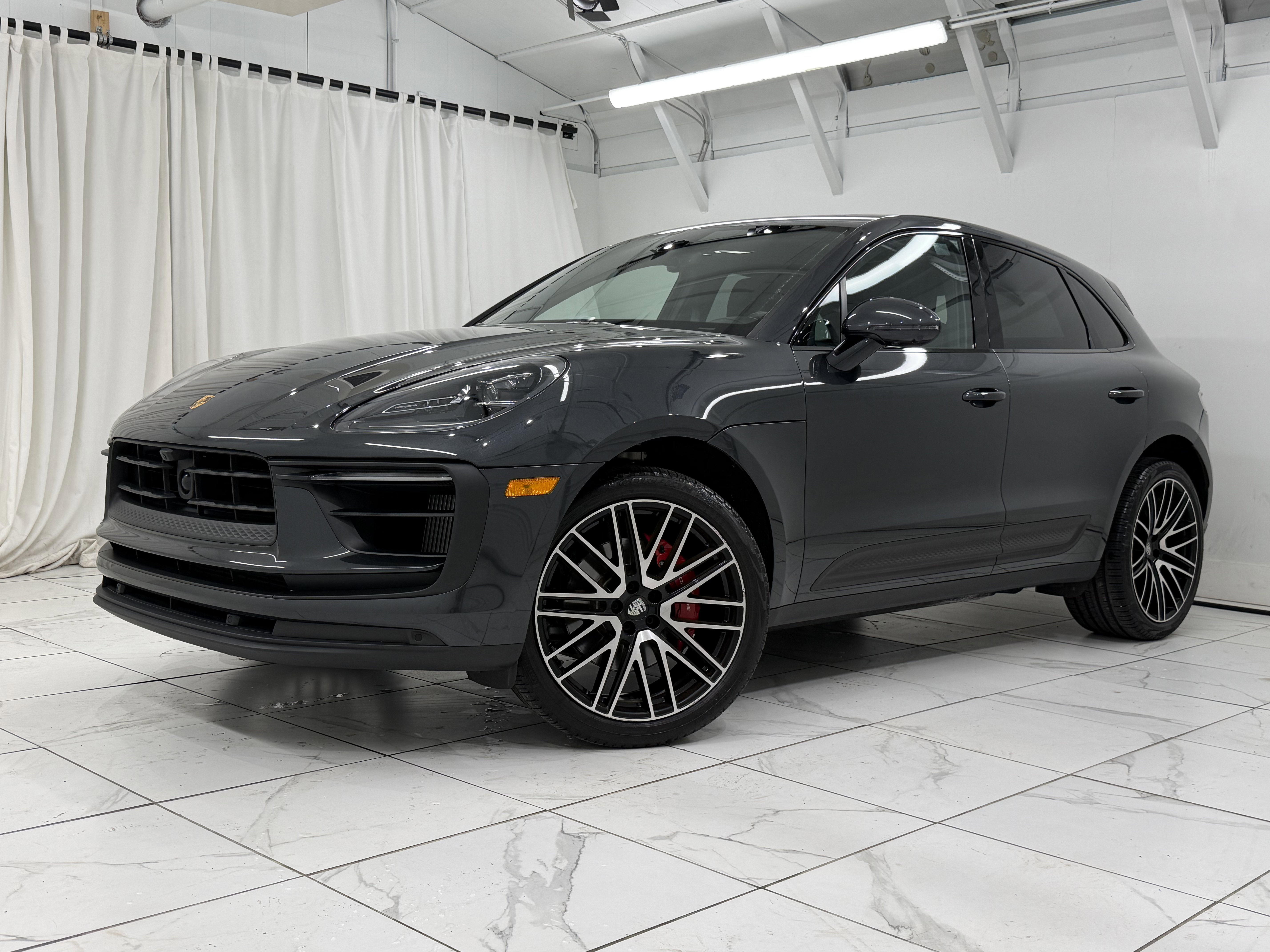 Certified 2022 Porsche Macan S AWD/4WD image 6