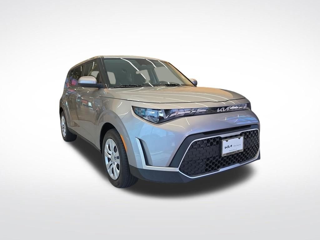 Used 2025 Kia Soul LX image 8