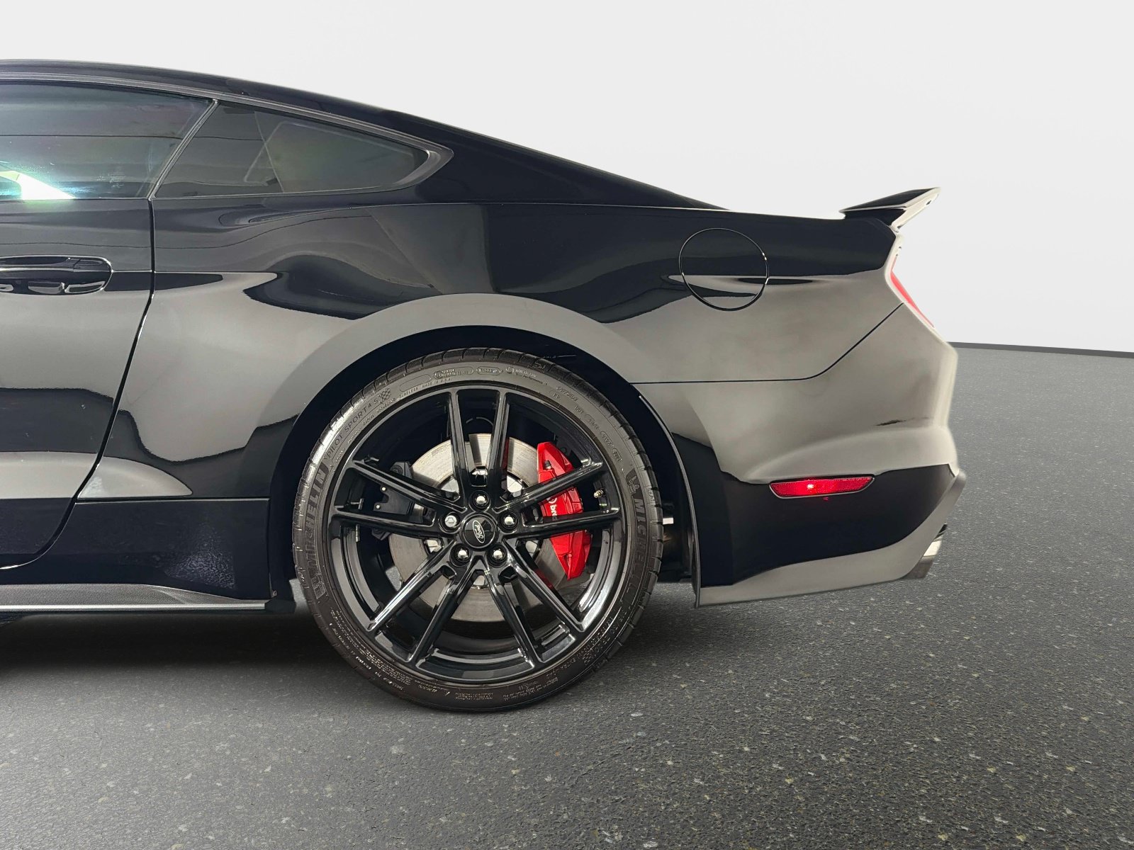 Used 2022 Ford Mustang Shelby GT500 w/ Technology Package RWD image 14