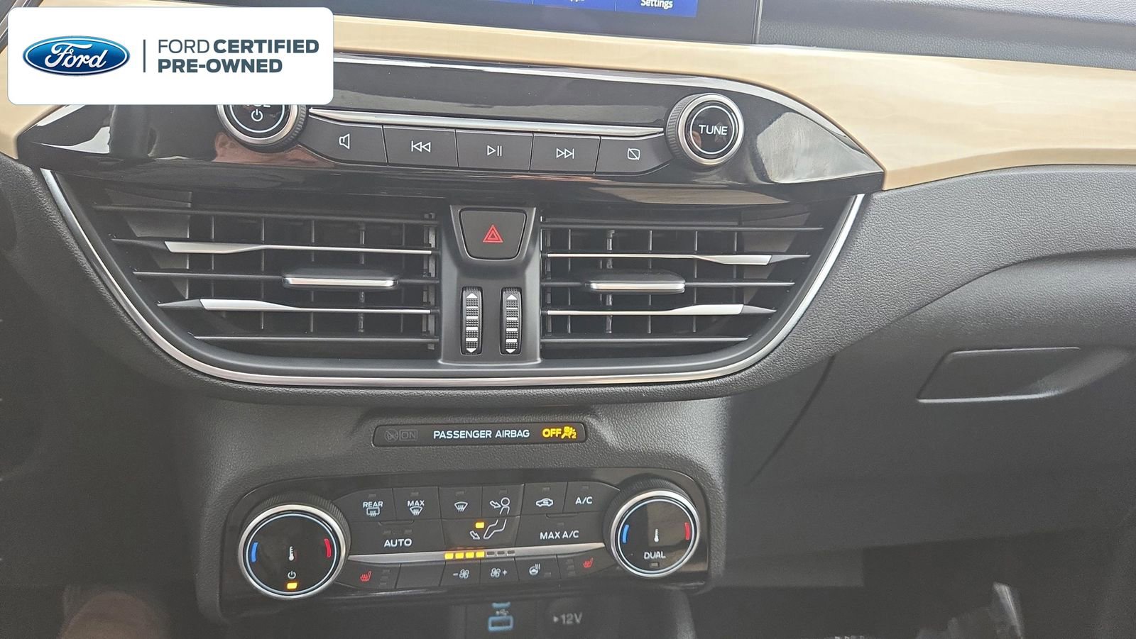 Certified 2022 Ford Escape Titanium w/ Titanium Premium Package FWD image 24