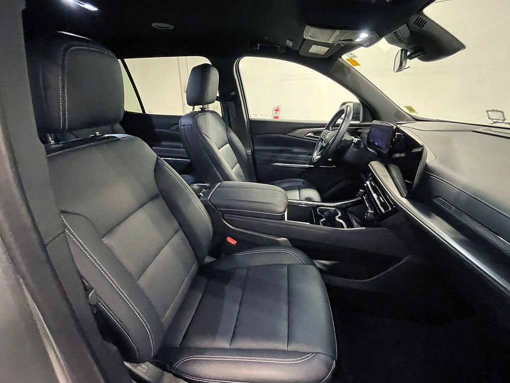 Used 2025 Chevrolet Traverse LT AWD/4WD image 29
