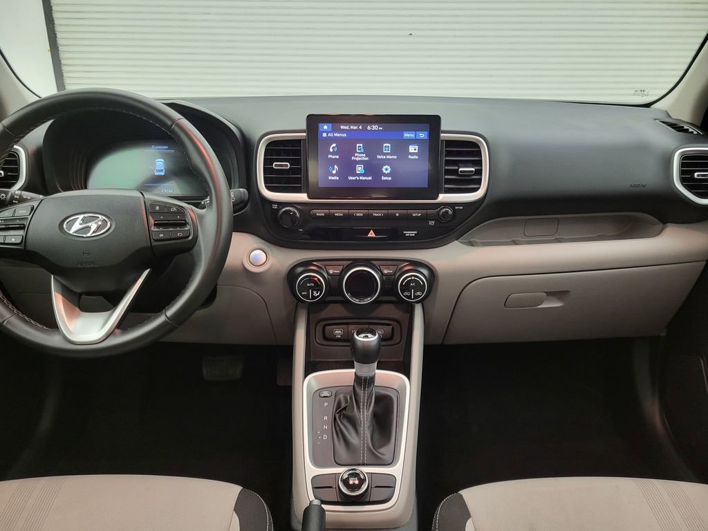 Used 2025 Hyundai Venue SEL image 40