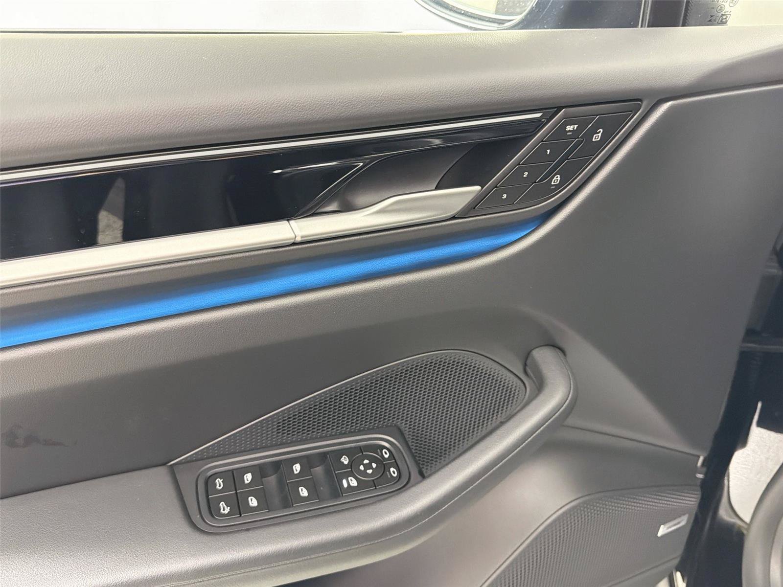 Certified 2026 Porsche Macan 4 Electric RWD image 30