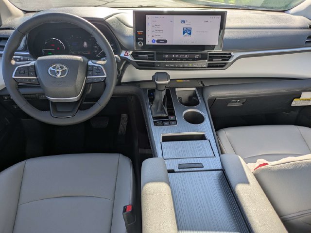 Certified 2026 Toyota Sienna XLE FWD image 18