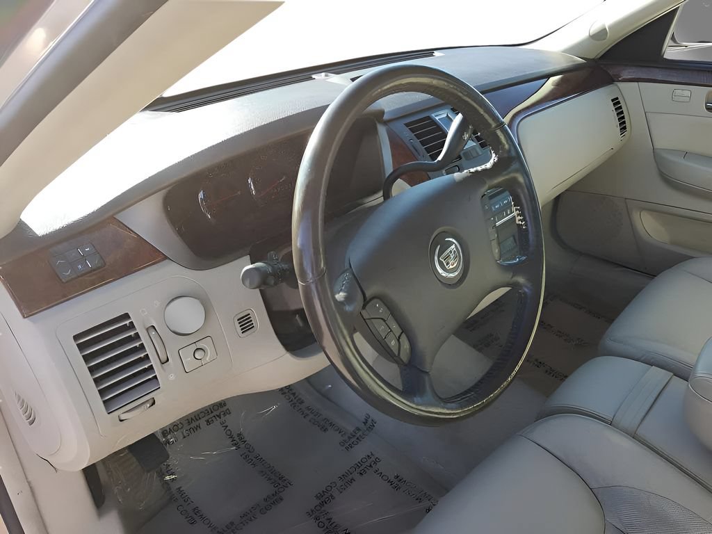 Used 2007 Cadillac DTS Luxury I w/ Sun And Sound Package FWD image 12