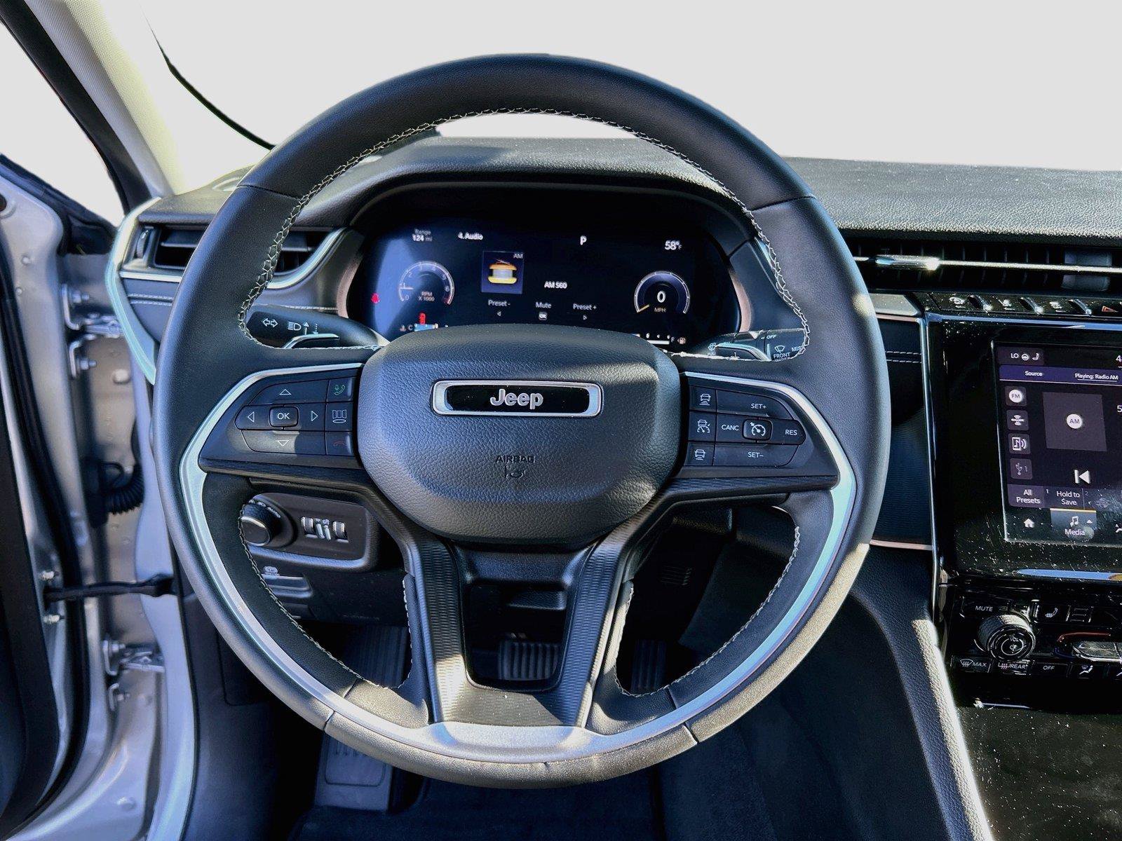 Used 2023 Jeep Grand Cherokee Laredo w/ Luxury Tech Group I AWD/4WD image 40