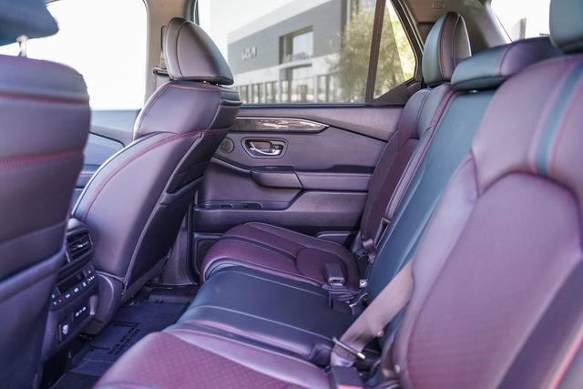 Used 2025 Honda Pilot Black Edition image 19