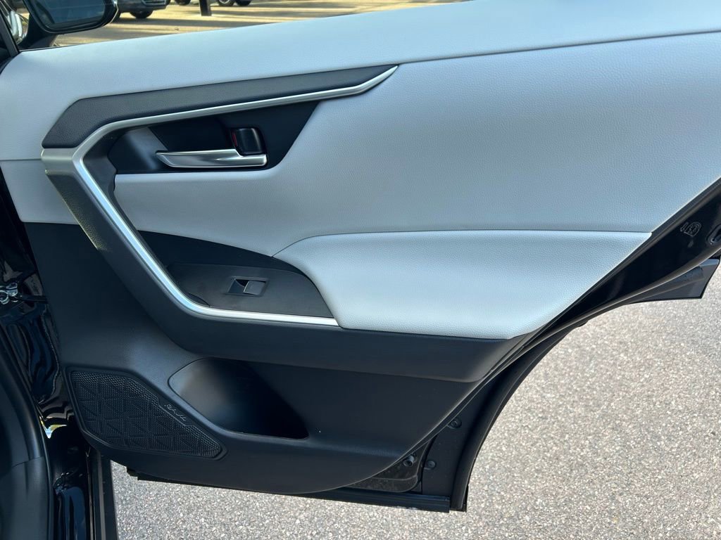 Used 2025 Toyota RAV4 XLE w/ Convenience Package image 31