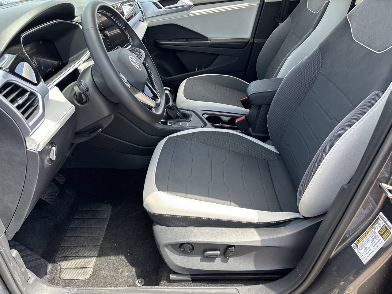 New 2026 Volkswagen Taos SE FWD image 15