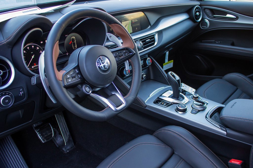 New 2025 Alfa Romeo Stelvio Sprint image 11