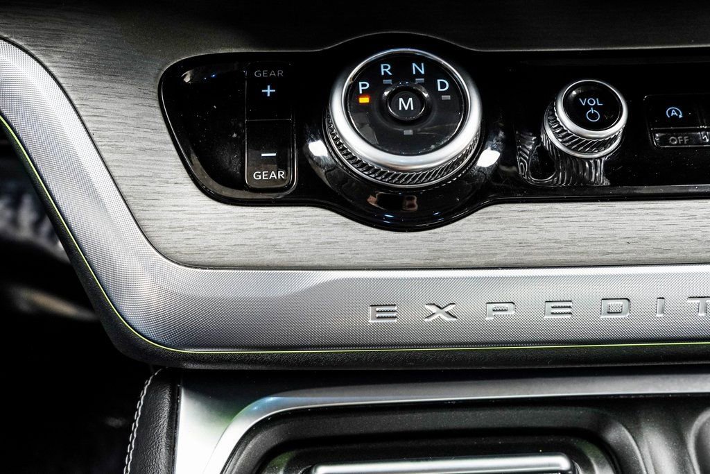 Used 2025 Ford Expedition Platinum image 23