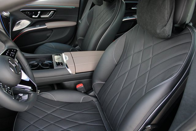 Used 2023 Mercedes-Benz EQS 580 4MATIC Sedan image 17