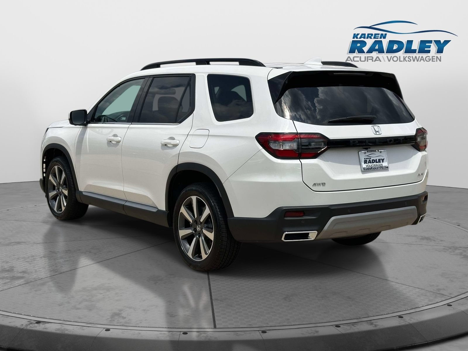 Used 2025 Honda Pilot Elite image 3