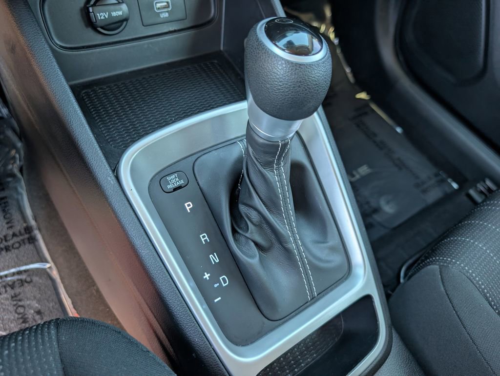 Used 2021 Hyundai Venue SE image 25