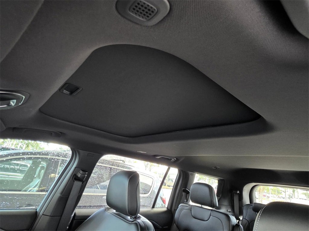 New 2025 Jeep Grand Cherokee L Altitude image 7