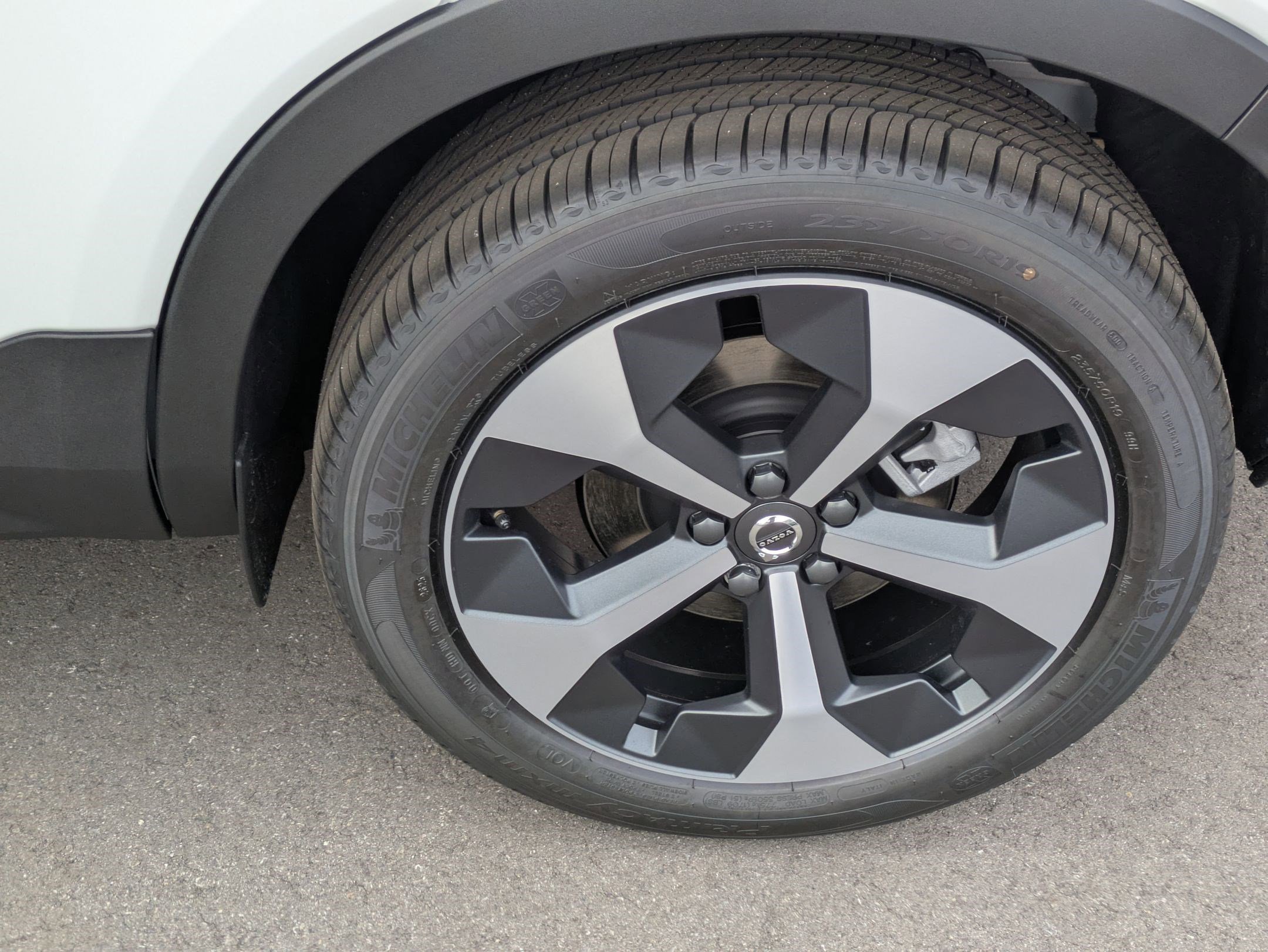 New 2026 Volvo XC40 B5 Plus w/ Protection Package Premier image 17