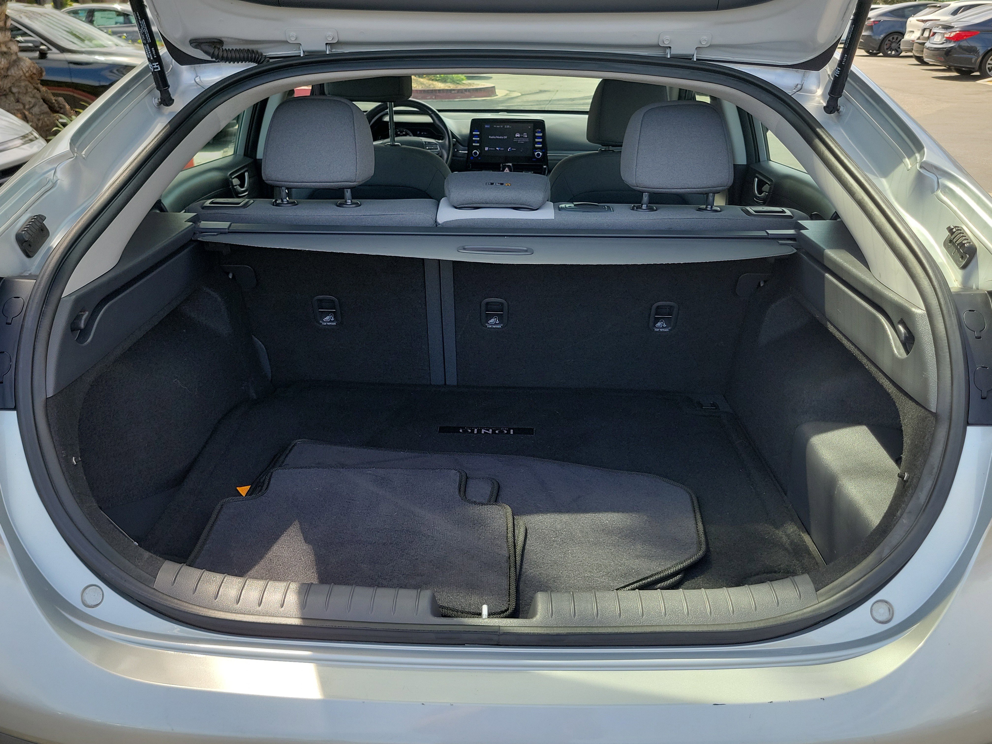 Used 2022 Hyundai Ioniq SE FWD image 25