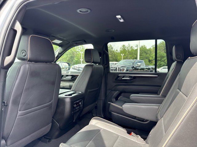Used 2025 Chevrolet Suburban Premier RWD image 21