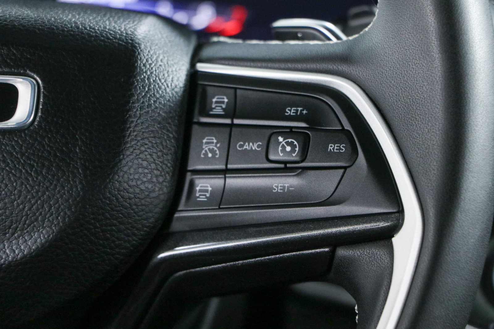Used 2023 Jeep Grand Cherokee Altitude AWD/4WD image 14