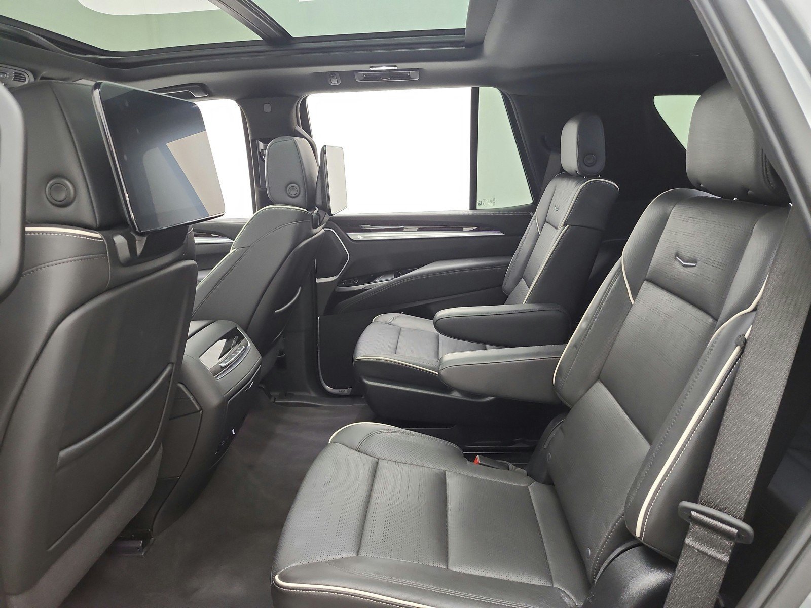 Used 2025 Cadillac Escalade Premium Luxury AWD/4WD image 16