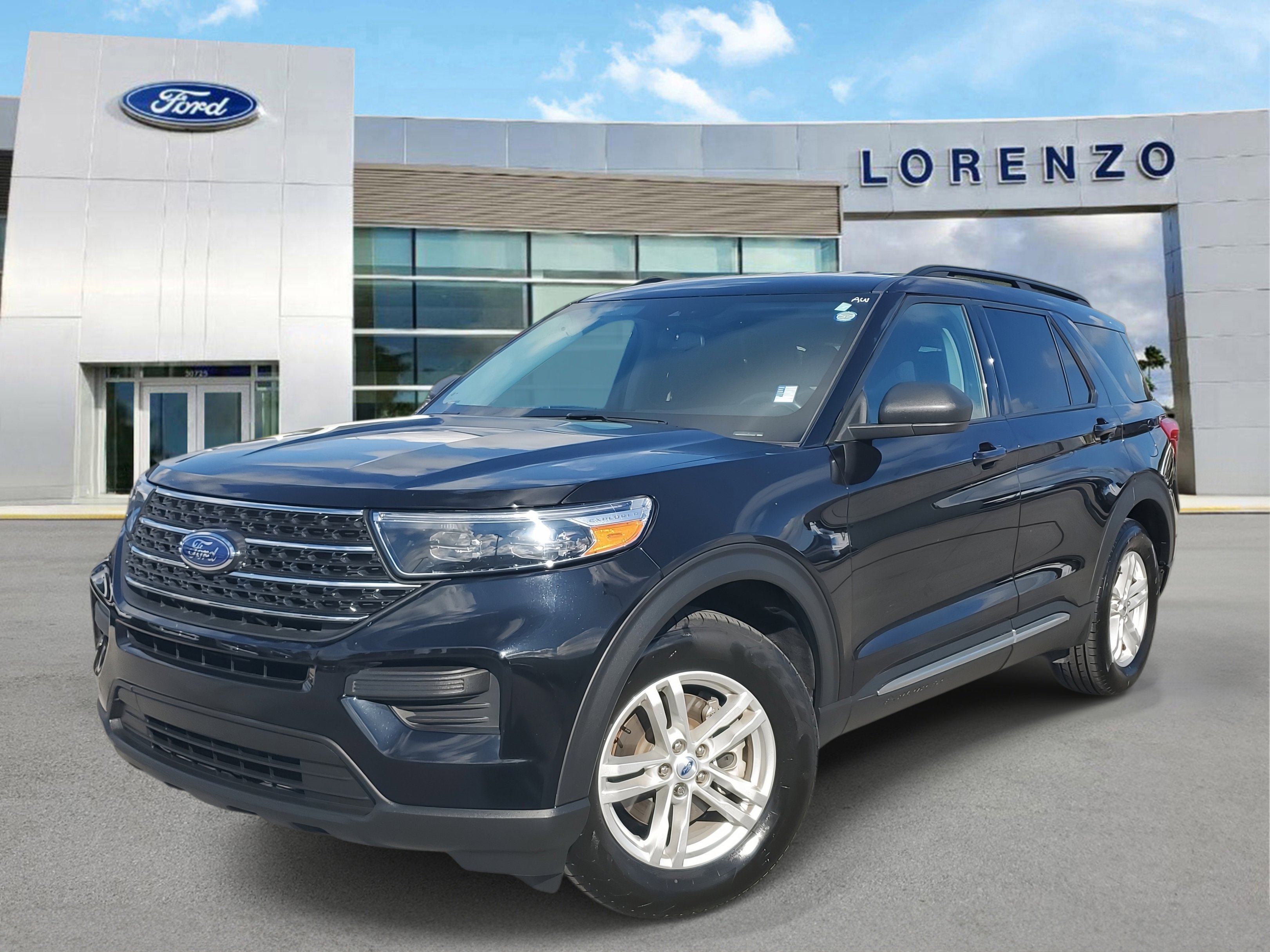 Used 2023 Ford Explorer XLT image 1