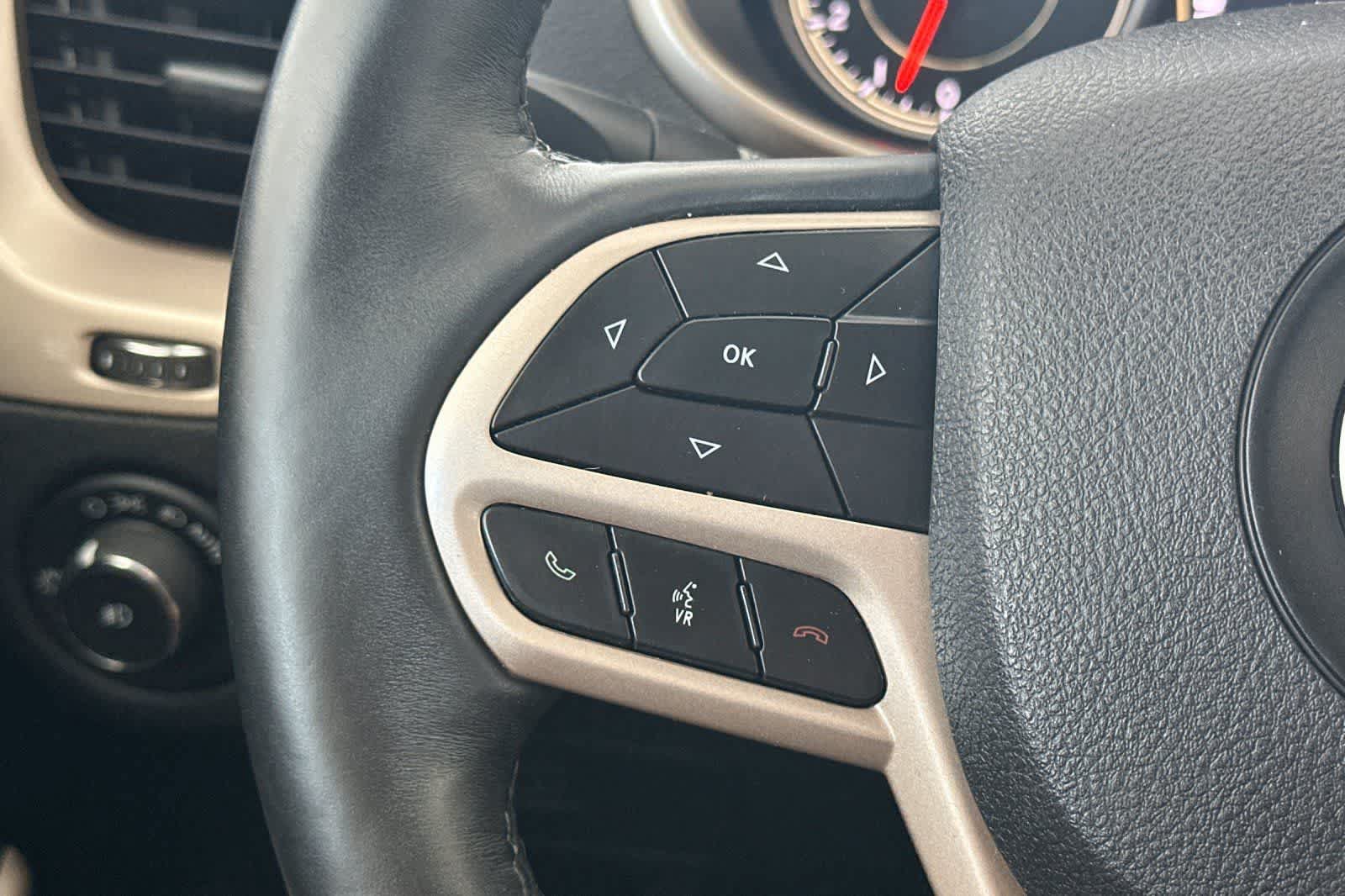 Used 2017 Jeep Cherokee Latitude w/ True North Edition AWD/4WD image 24
