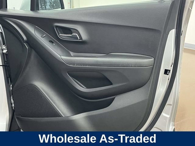 Used 2018 Chevrolet Trax LT w/ LT Convenience Package AWD/4WD image 25