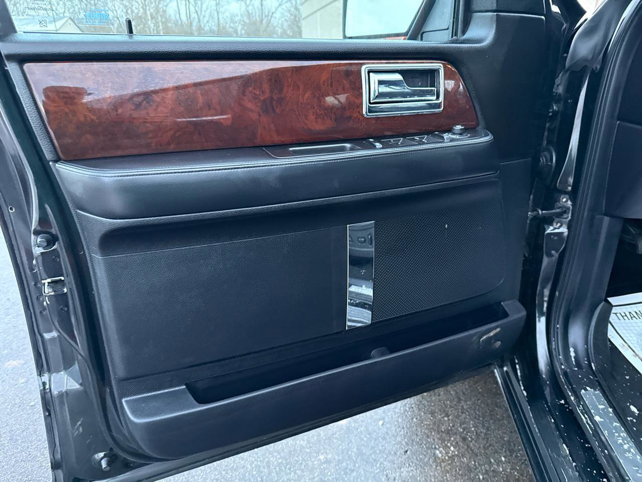 Used 2015 Lincoln Navigator 4WD 4dr image 13