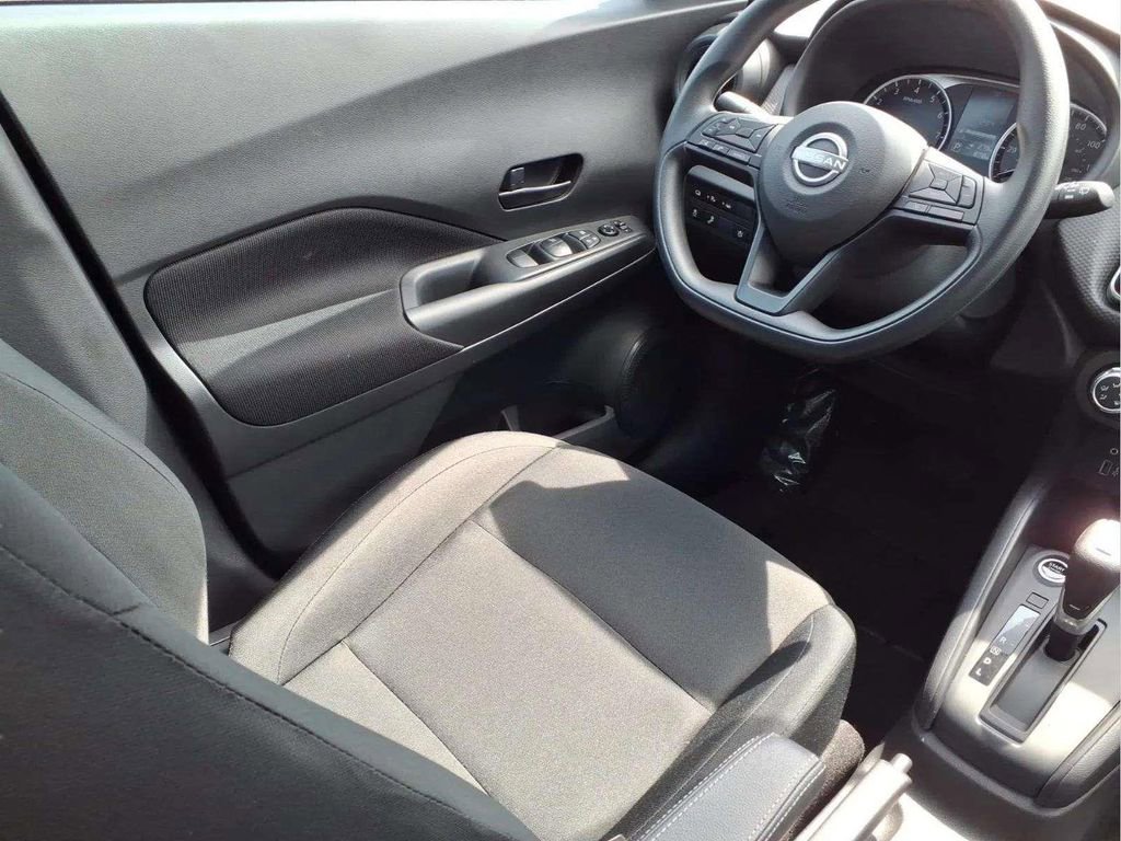 Used 2025 Nissan Kicks Play S image 9