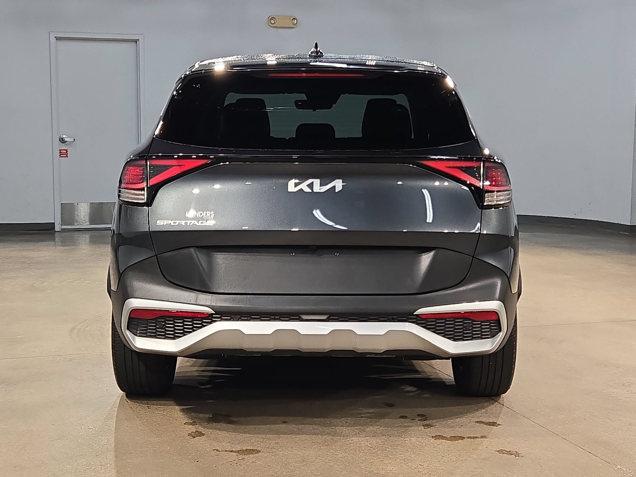 Used 2025 Kia Sportage EX FWD image 6