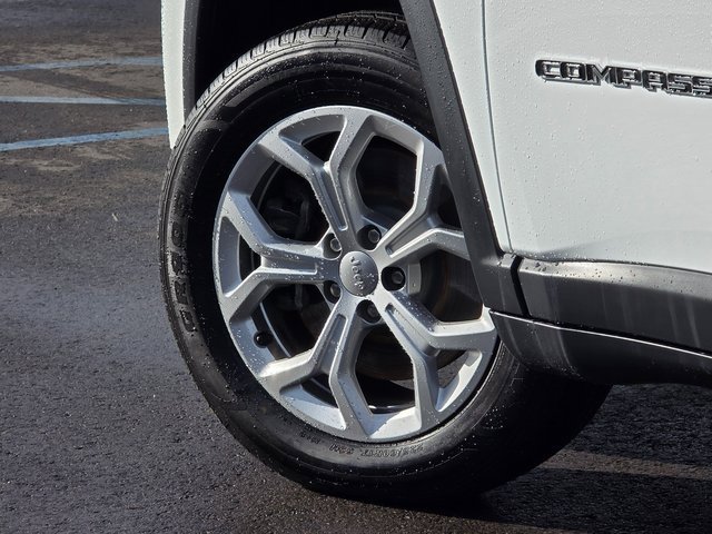 Used 2024 Jeep Compass Latitude image 8