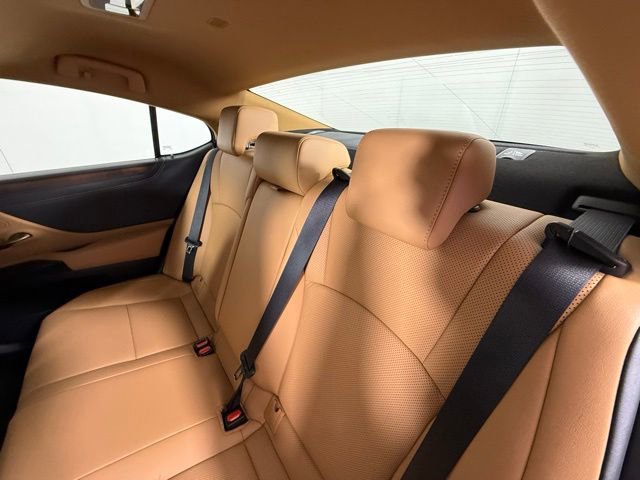 Used 2025 Lexus ES 300h w/ Premium Package image 33
